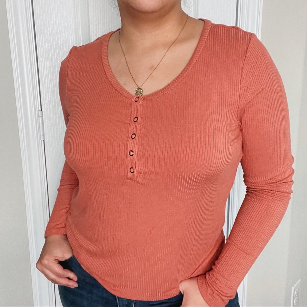 American Eagle Soft & Sexy Peach Ribbed Henley